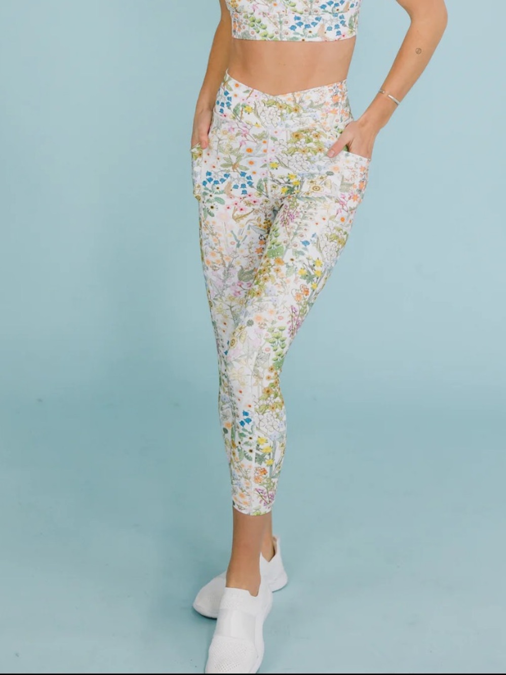 CARA LOREN ACTIVE CROSS-FRONT POCKET LEGGING - BLOOM FLORAL PRINT SIZE XS